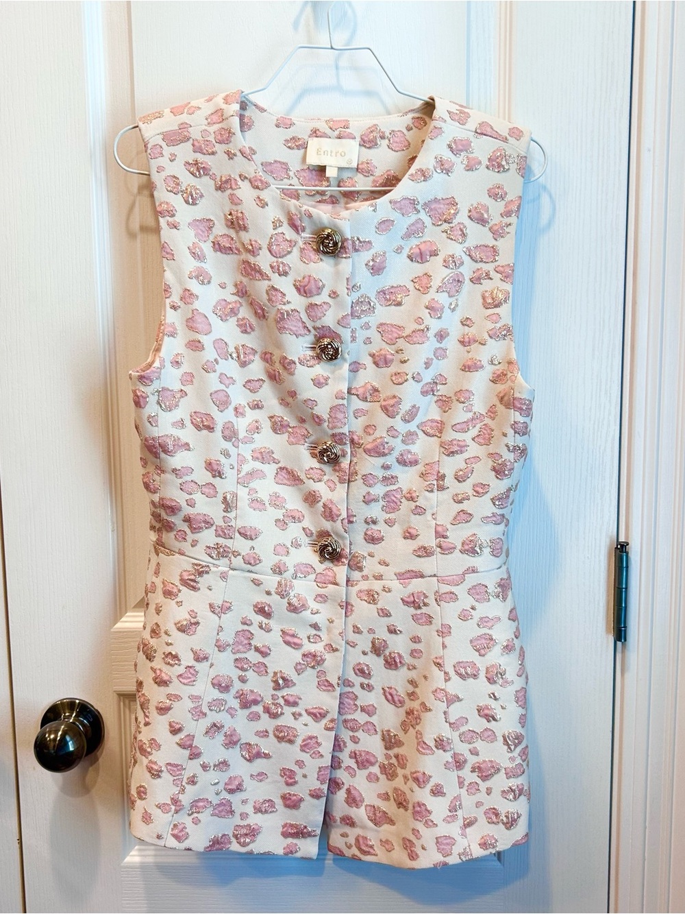 Entro Women’s Metallic Pink Gold Leopard Jacquard Button Front Vest Top Medium